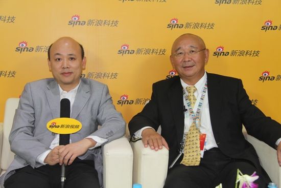 爱立信东北亚区执行副总裁冯映夺(右) 爱立信东北亚区执行副总裁冯映夺(右)
